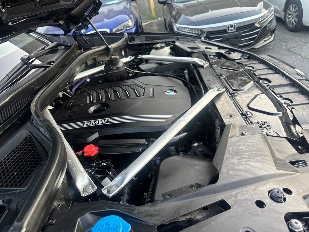 Used 2022 Black BMW xDrive40i image 41