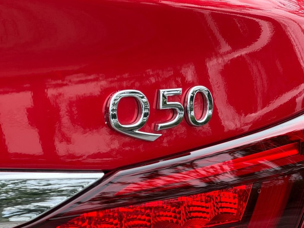 Used 2023 Red INFINITI LUXE image 9