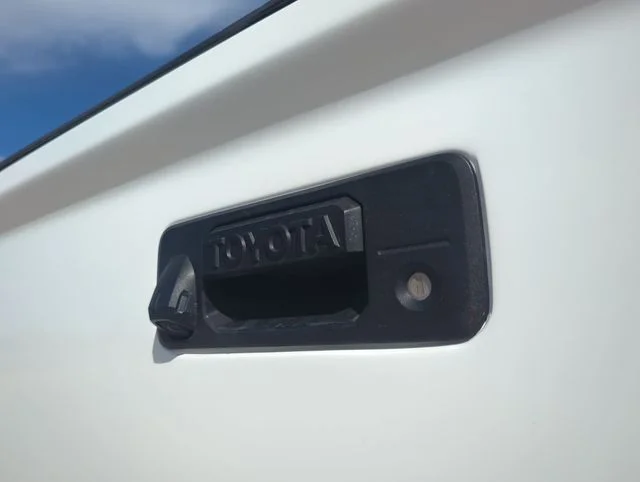 Used 2020 White Toyota SR5 image 27