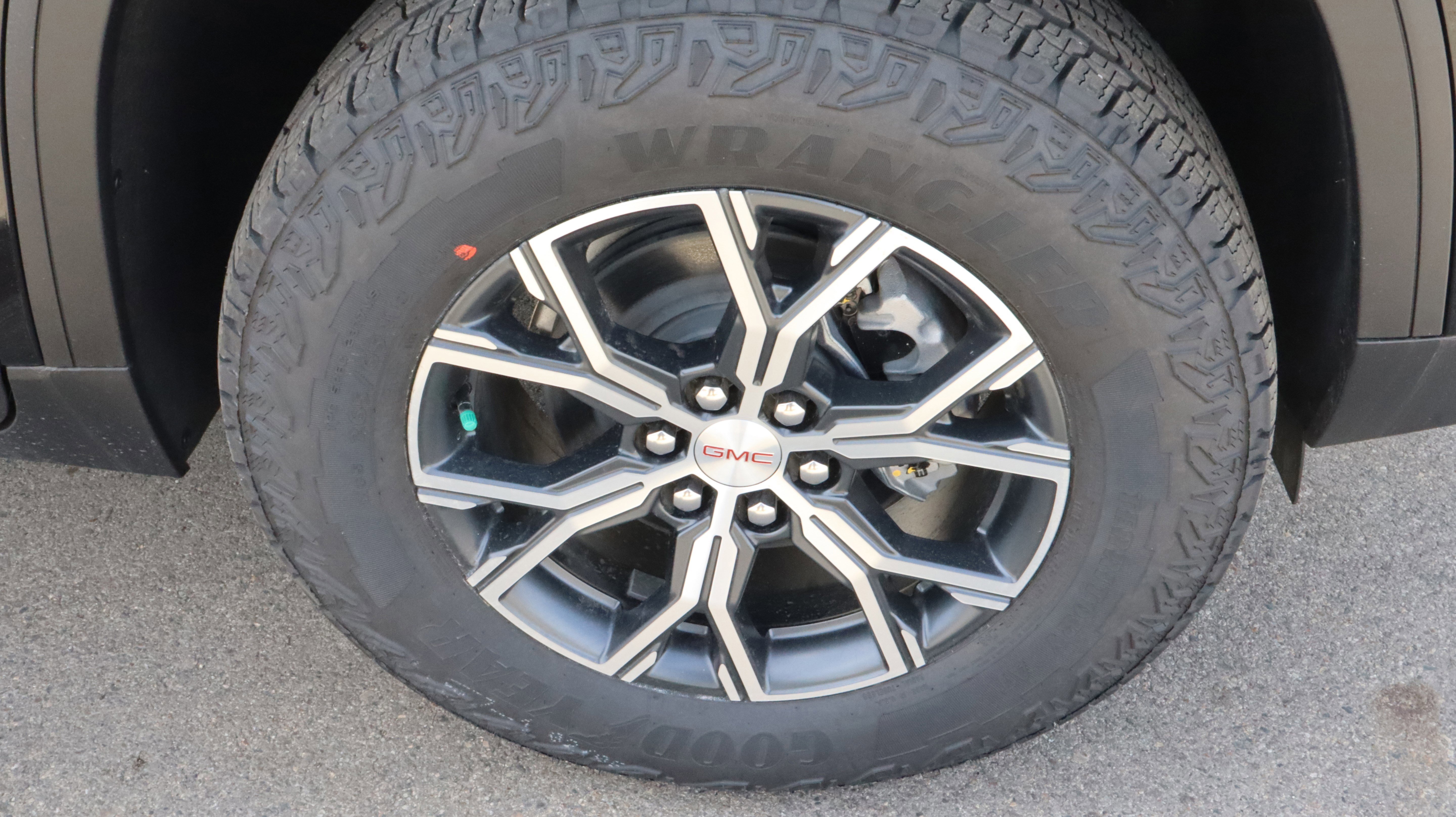 2026 GMC Acadia AT4 - Photo 17