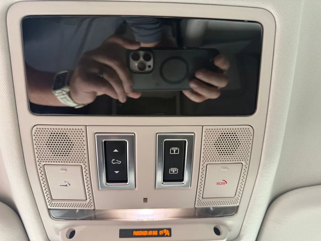 Used 2023 Fuji White Land Rover SE image 29