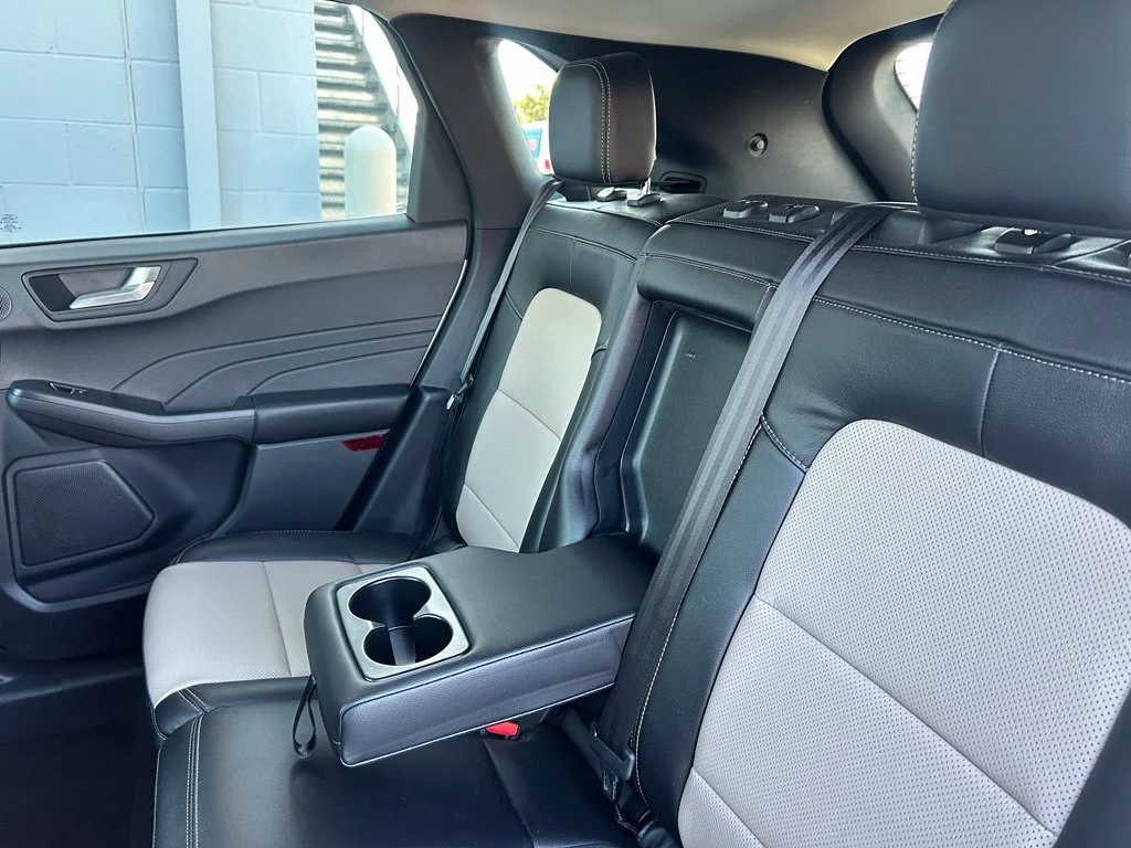Used 2022 White Metallic Ford Titanium image 24