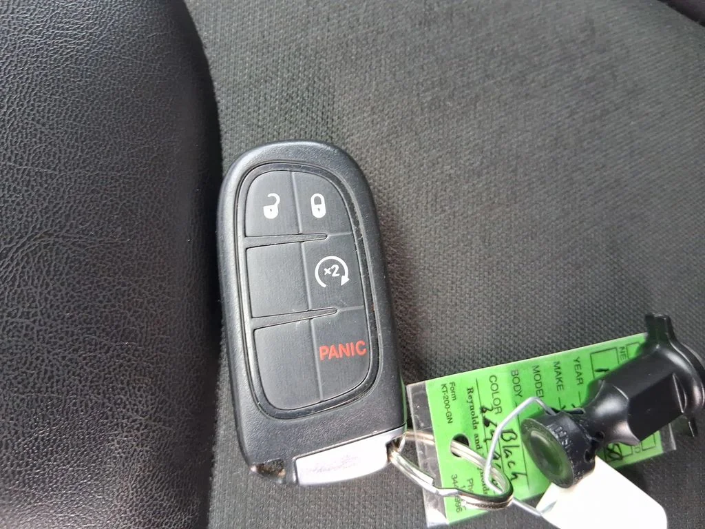 Used 2019 Black Jeep Latitude Plus image 11