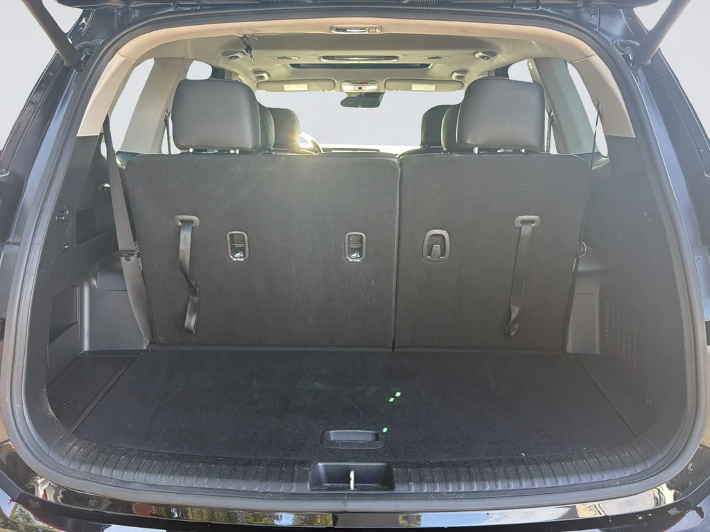 Used 2025 Black Kia S image 31