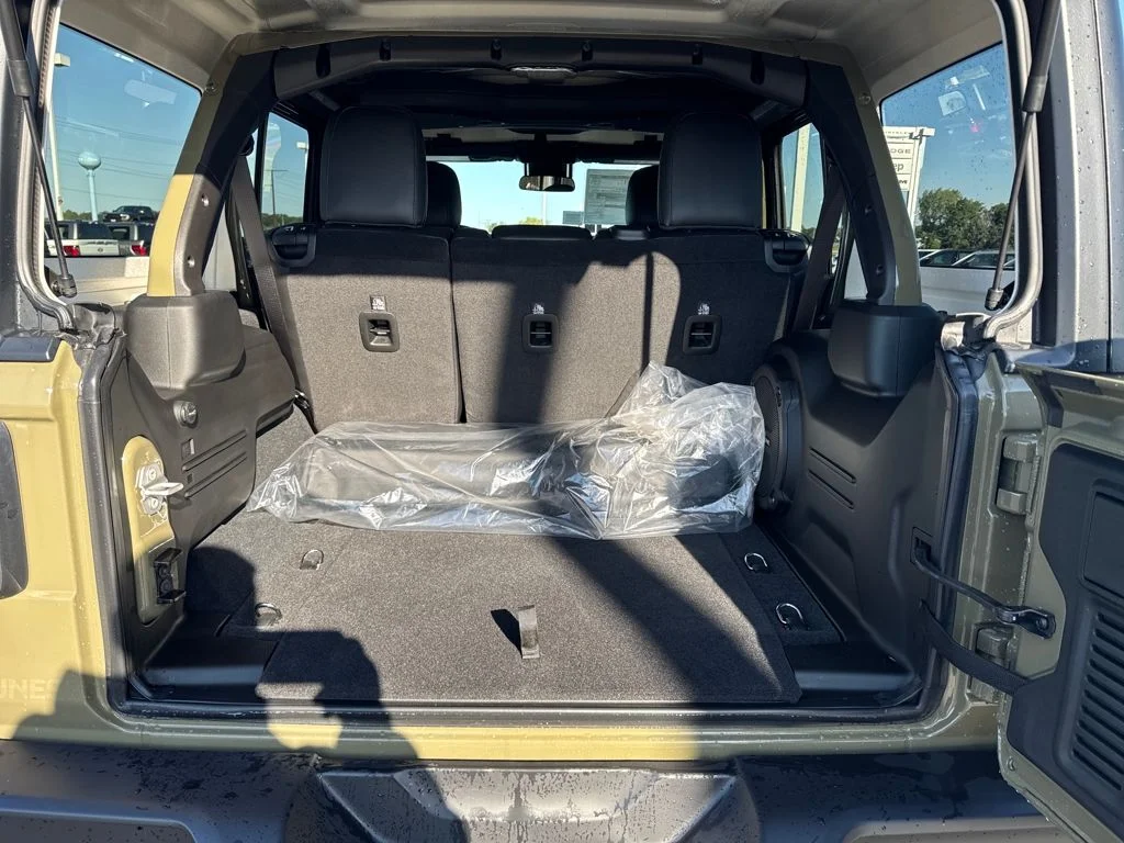 2025 Jeep Wrangler 4-Door Willys - Photo 22