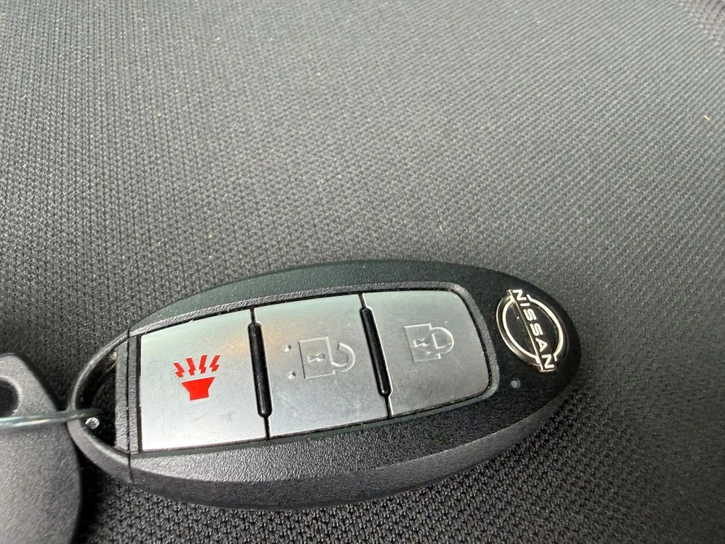Used 2023 White Nissan PRO-4X image 25
