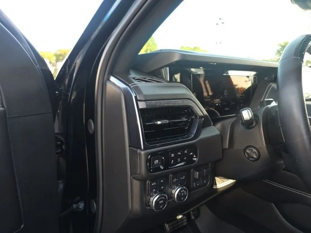 Used 2025 Black GMC AT4 Ultimate image 17