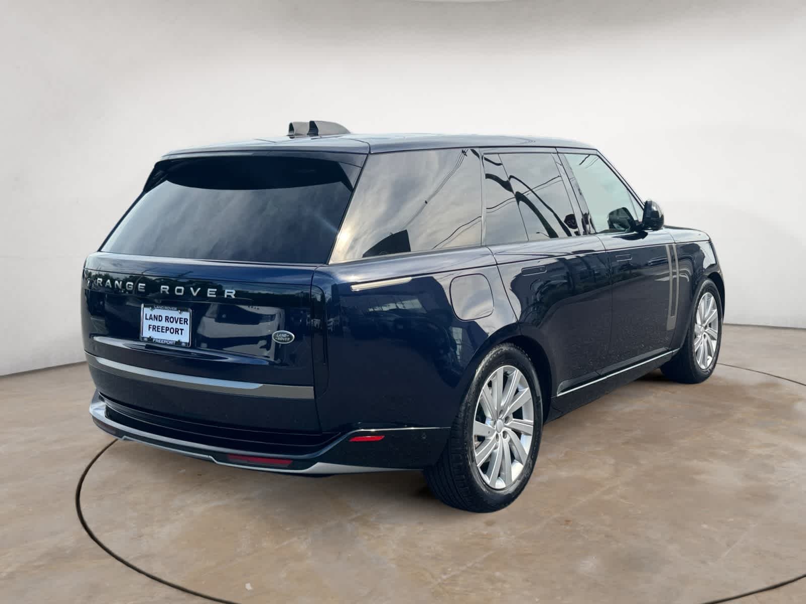 Used 2023 Portofino Blue Metallic Land Rover P400 SWB image 5