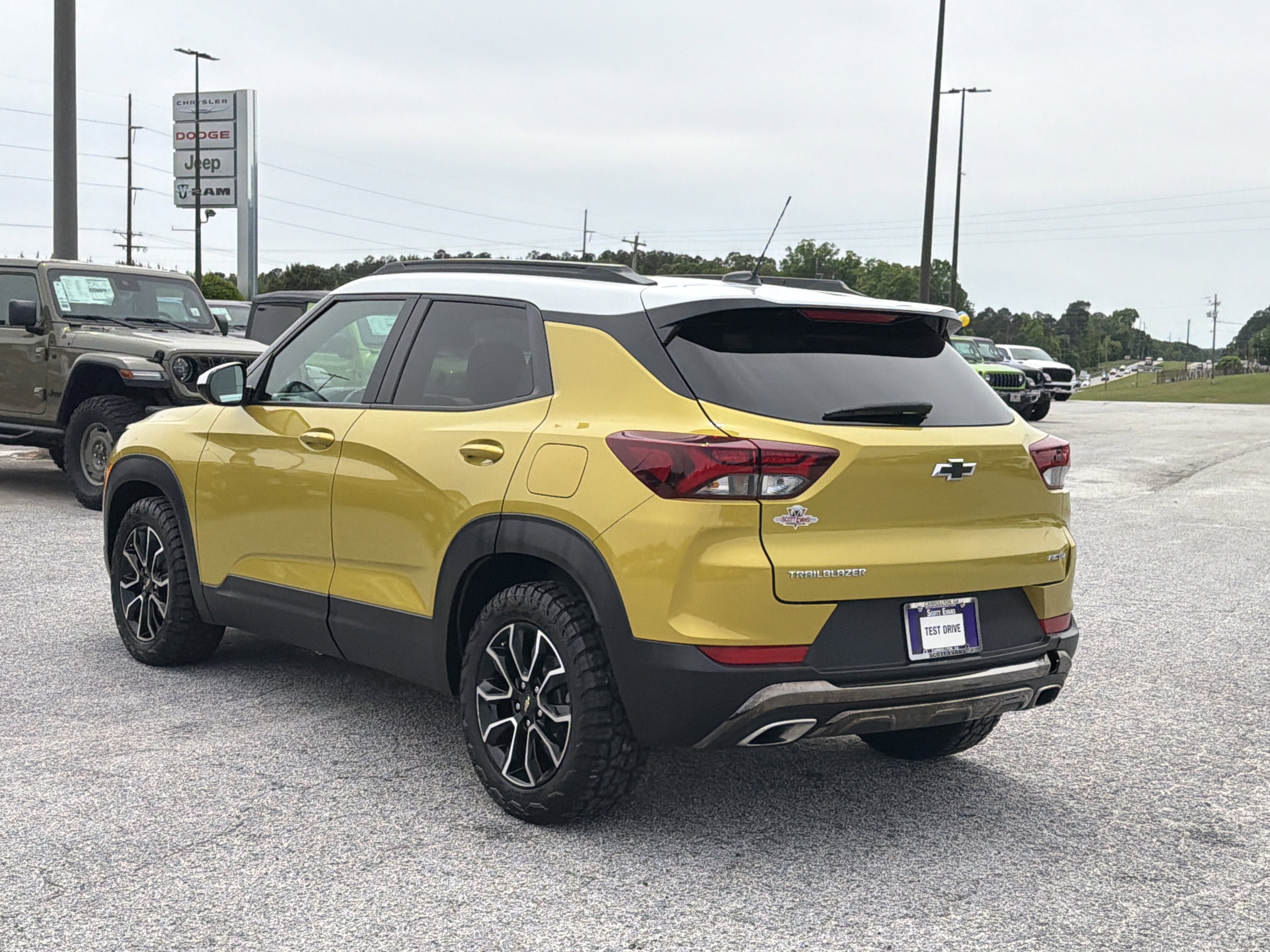 Used 2023 Nitro Yellow Metallic Chevrolet ACTIV image 6
