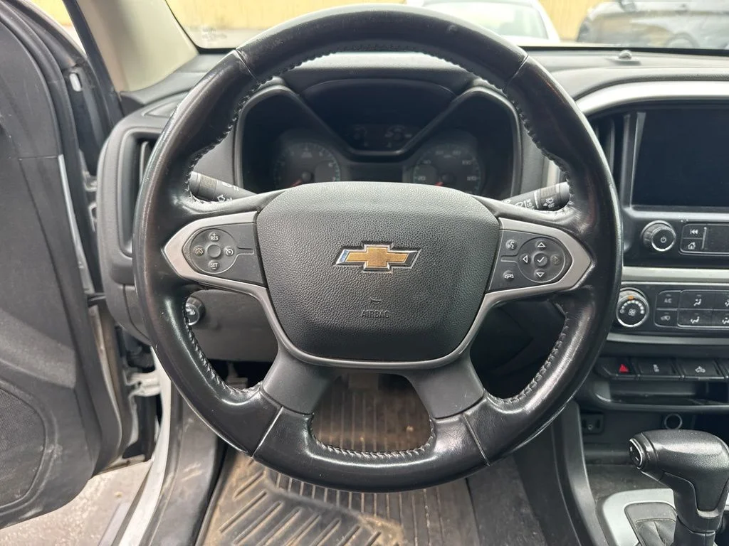 Used 2021 White Chevrolet LT image 8