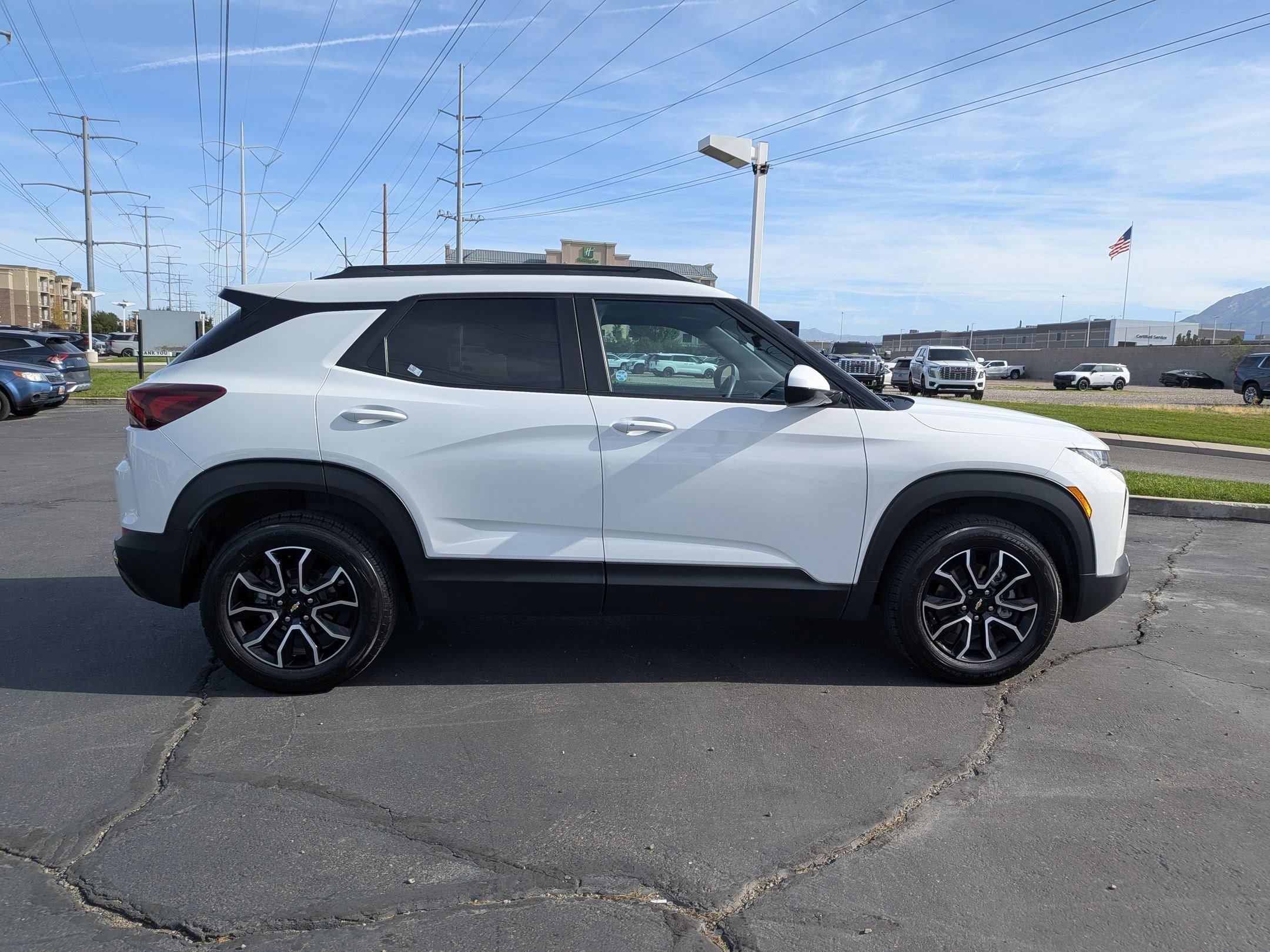 Certified Used 2022 Summit White Chevrolet ACTIV image 7