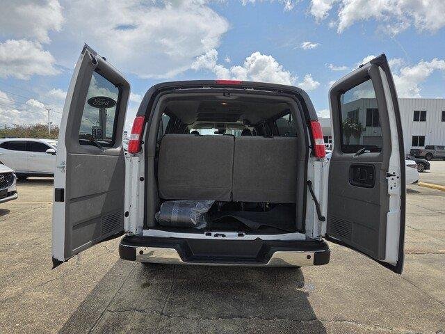 Used 2025 Summit White Chevrolet LT image 24