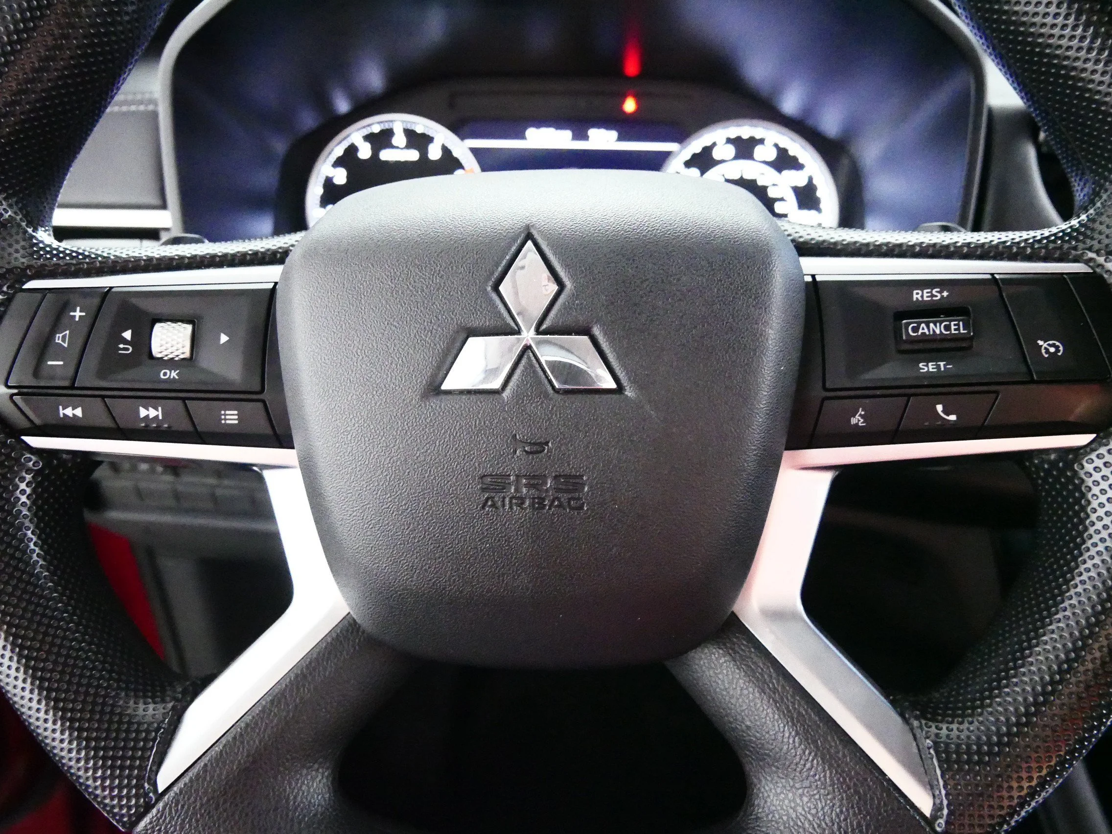Used 2025 Red Diamond Mitsubishi ES image 25
