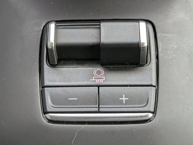 Used 2023 White Frost Tricoat GMC Denali image 21
