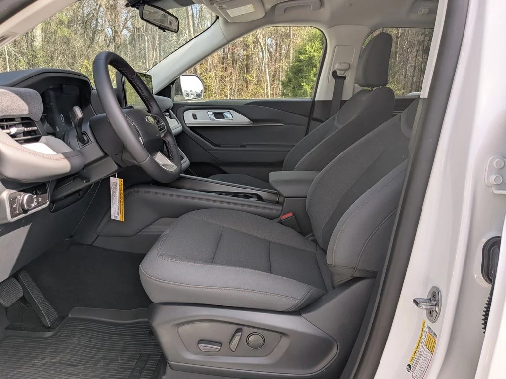 New 2026 Star White Metallic Tri-Coat Ford Active image 14
