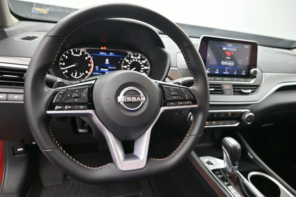 Used 2025 Red Nissan 2.5 SR image 23