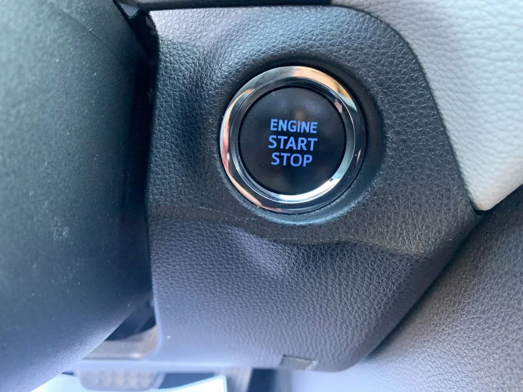 Used 2020  Toyota XLE Premium image 27