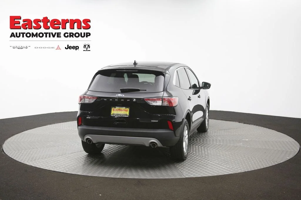 Used 2022 Black Ford SE image 37