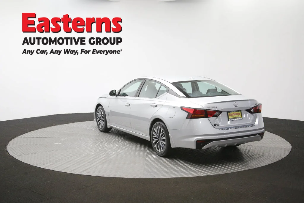 Used 2023 Silver Nissan 2.5 SV image 65