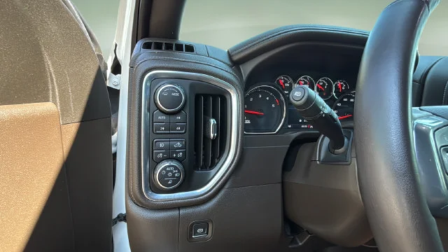 Used 2022 White Chevrolet LTZ image 23