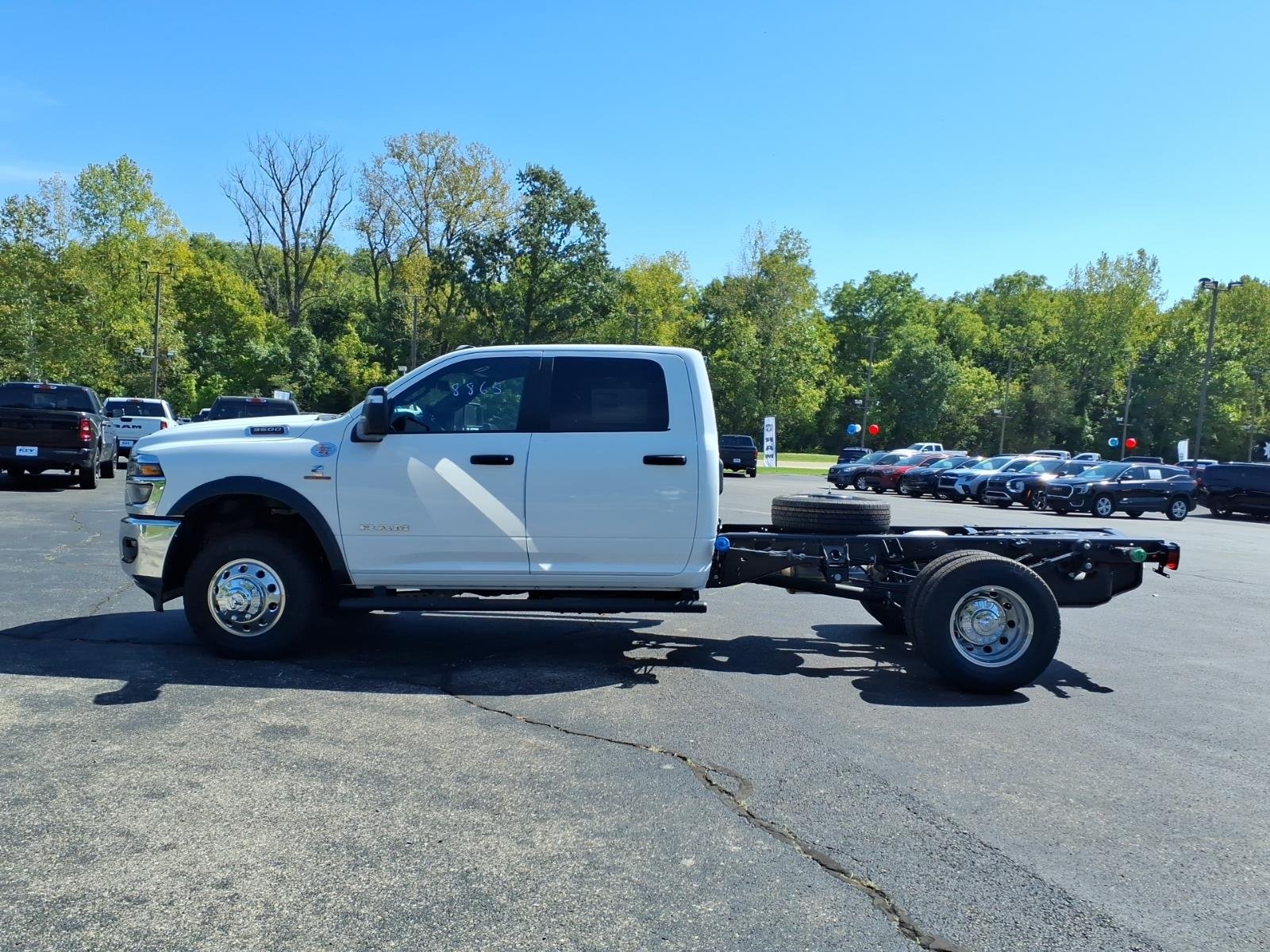 New 2027 Bright White Clear-Coat Paint RAM Big Horn image 4