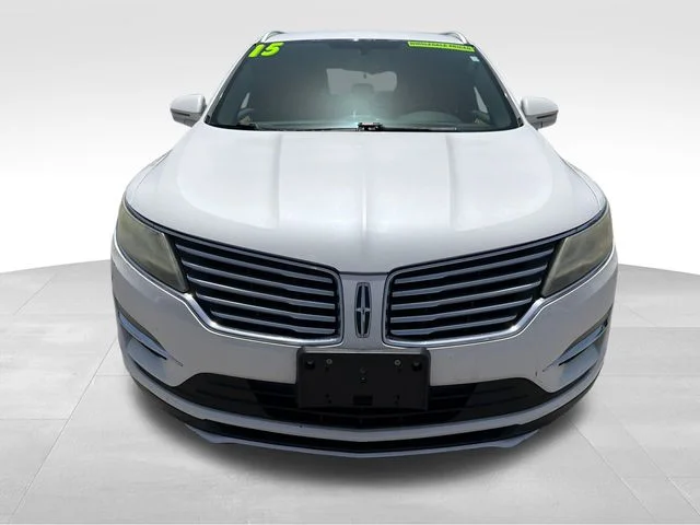 Used 2015 White Lincoln Base image 2