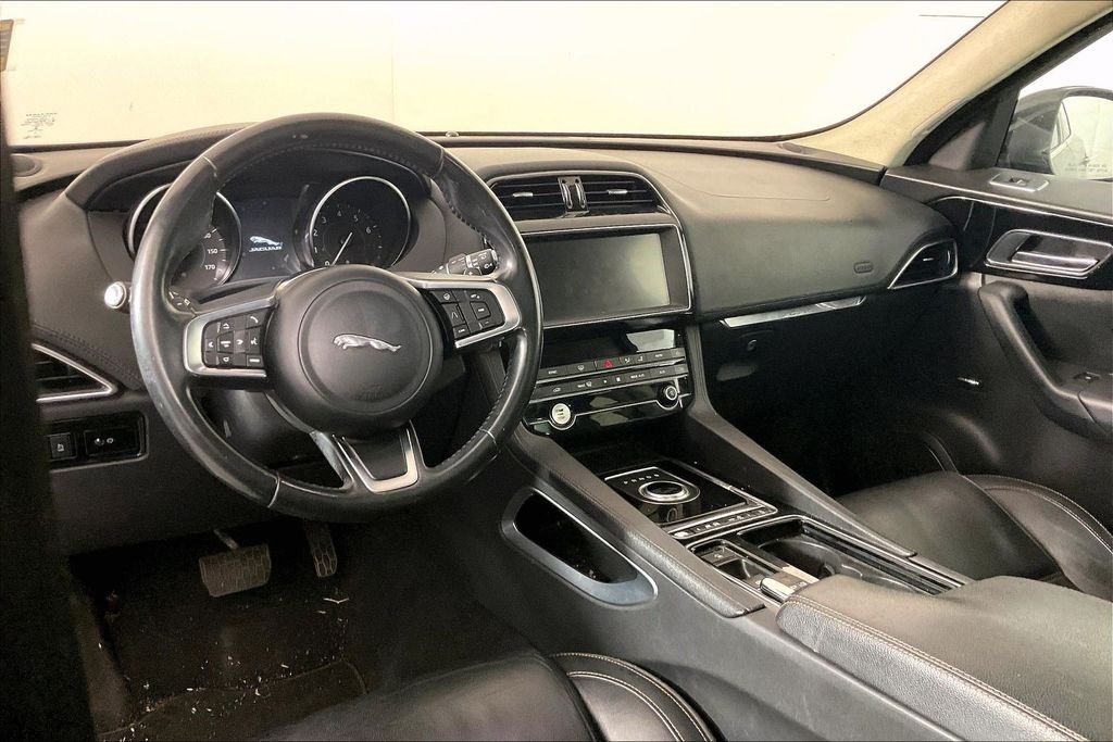 Used 2020 Black Jaguar 30t Prestige image 3