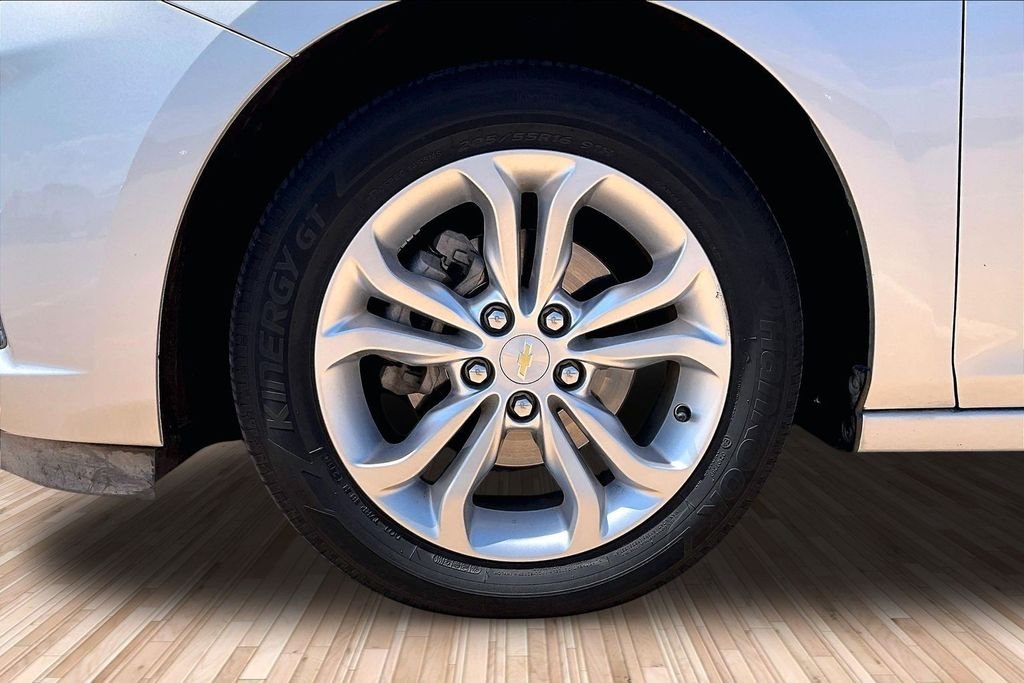 Used 2019 Silver Chevrolet LS image 8