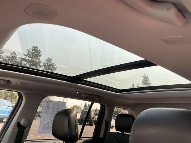 Used 2022 White Jeep 4xe image 31