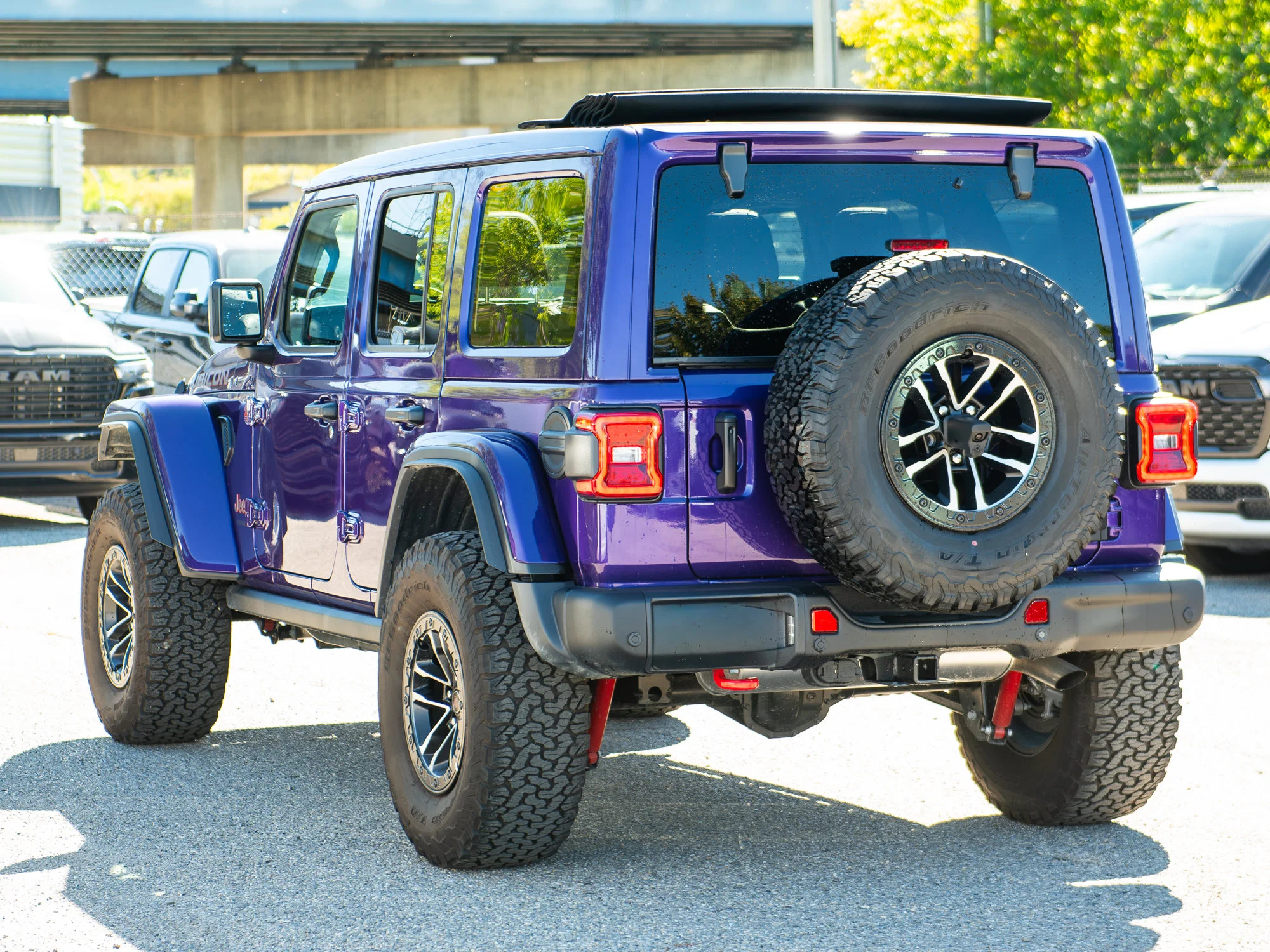 Used 2026 reign Jeep Rubicon X* 4 Door 4x4, Sky 1-Touch Pwr Top, Steel Bumpers, 35 Inch Tires image 4
