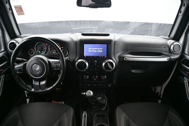 Used 2016 White Jeep Sahara image 12