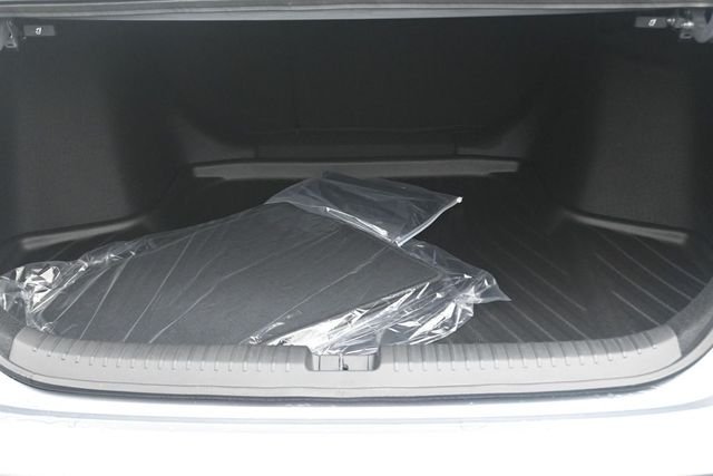 New 2026 Solar Silver Metallic Honda SE image 19
