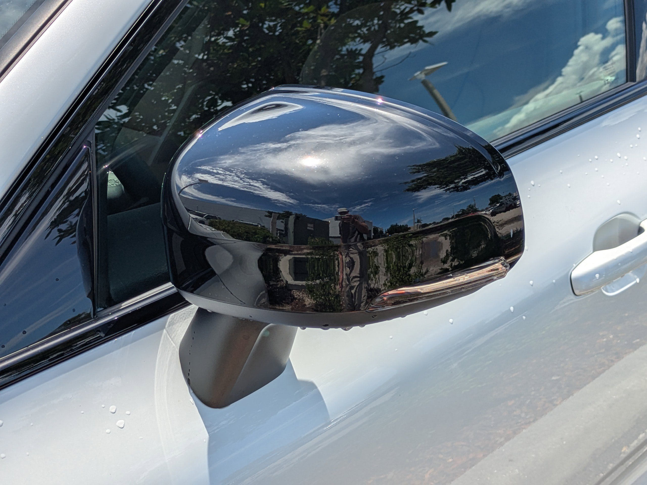 Used 2024 Crystal White Metallic Volvo Plus Dark Theme image 10