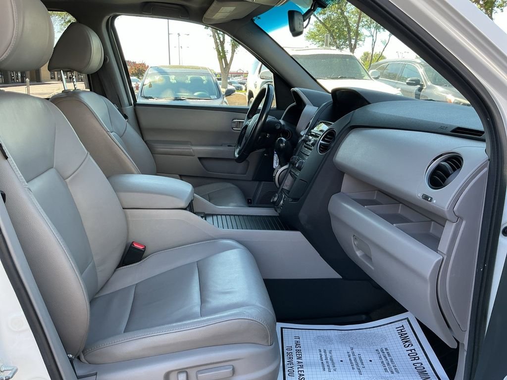 Used 2013 White Honda Touring image 26
