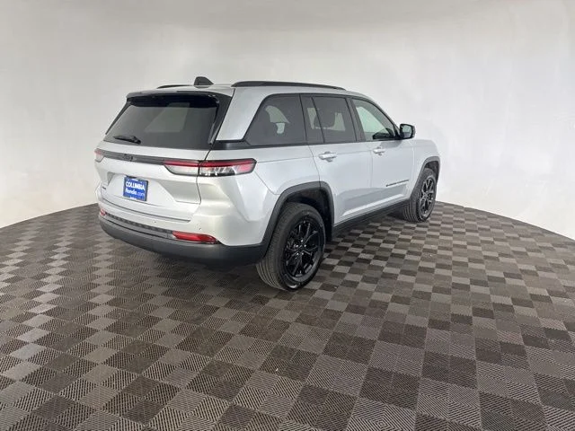 Used 2025 Silver Jeep Altitude image 6