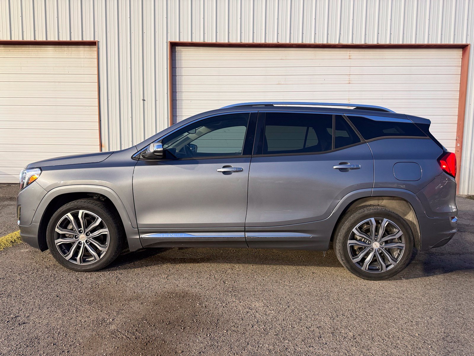 Used 2018 Gray GMC Denali image 3