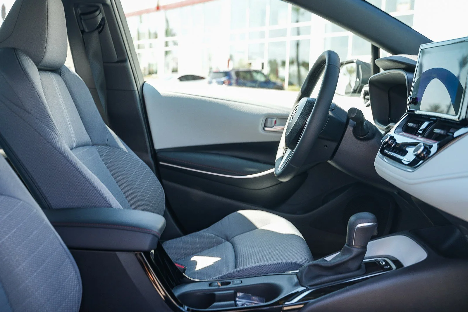 2025 Toyota Corolla SE - Photo 13