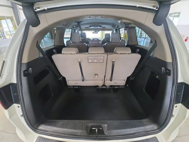 Used 2018 White Honda EX-L image 17