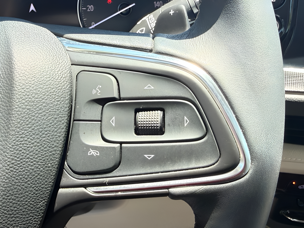 Used 2021 Red Buick Essence image 17