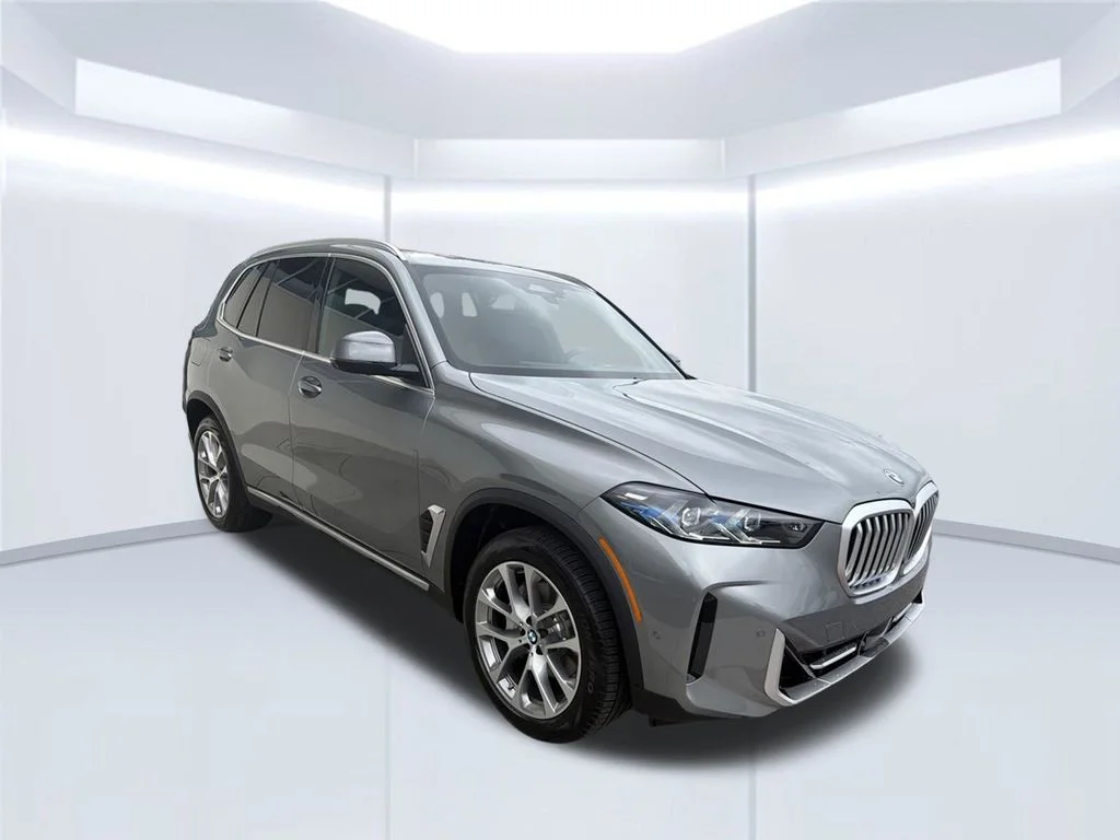 New 2026 Skyscraper Grey Metallic BMW sDrive40i image 8