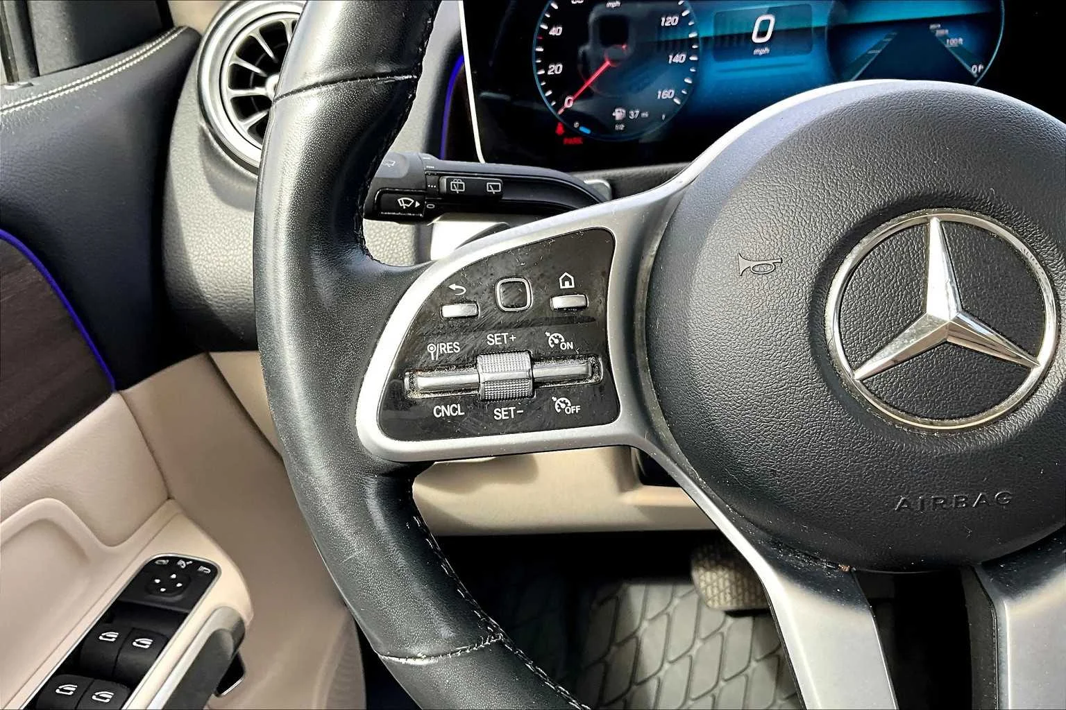 Used 2021 Polar White Mercedes-Benz GLB 250 image 24
