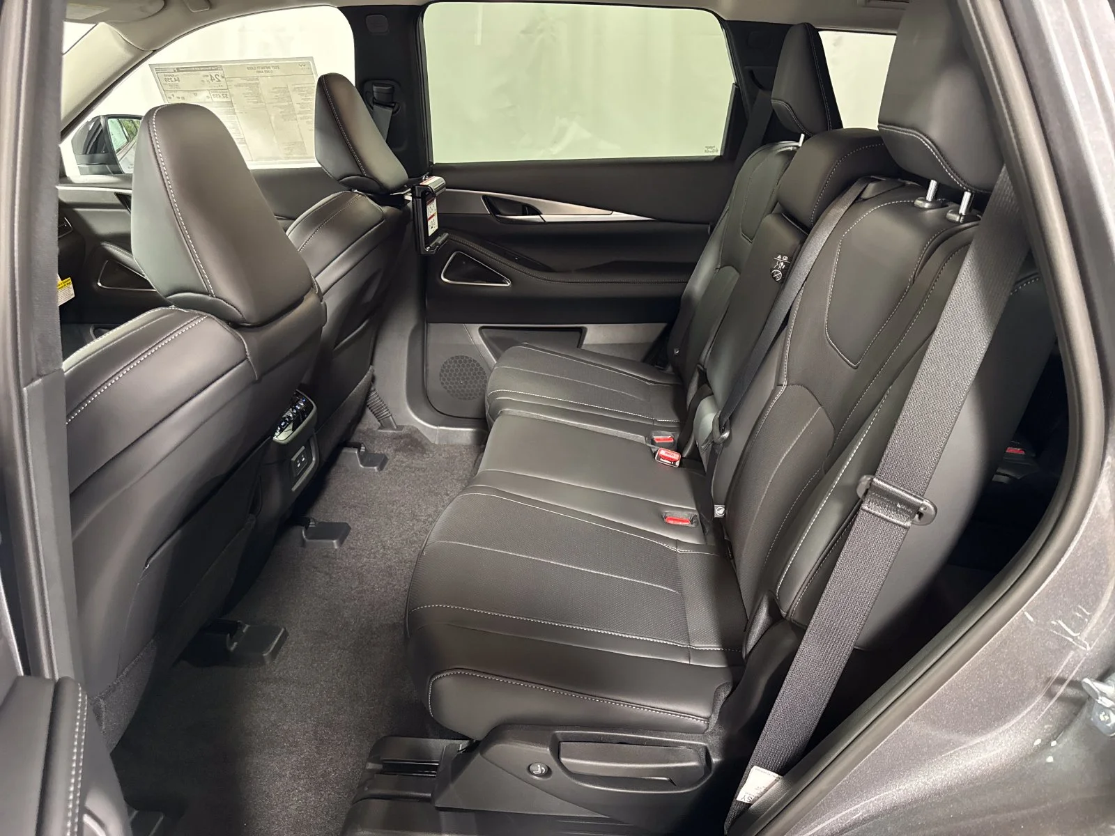 Used 2027 Gray INFINITI LUXE image 5