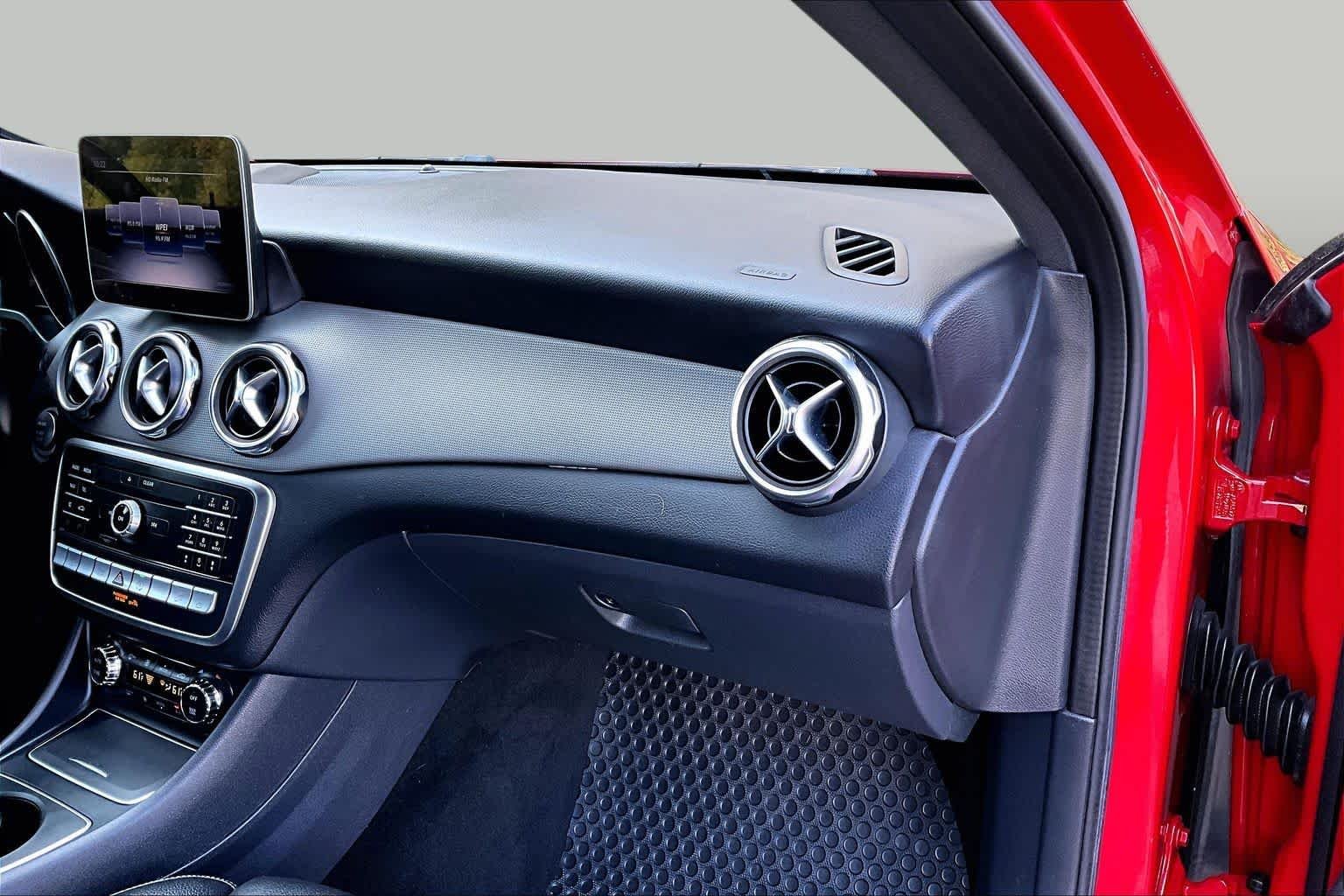 Used 2018 Jupiter Red Mercedes-Benz GLA 250 image 19