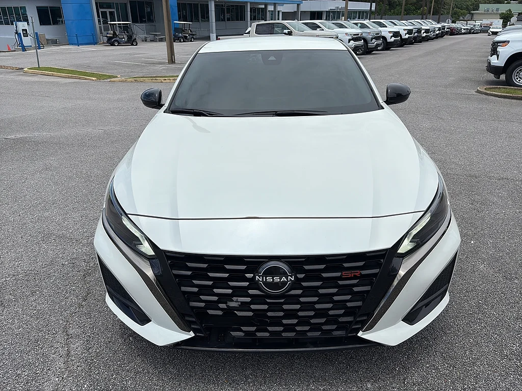 Used 2024 WHITE Nissan  image 8