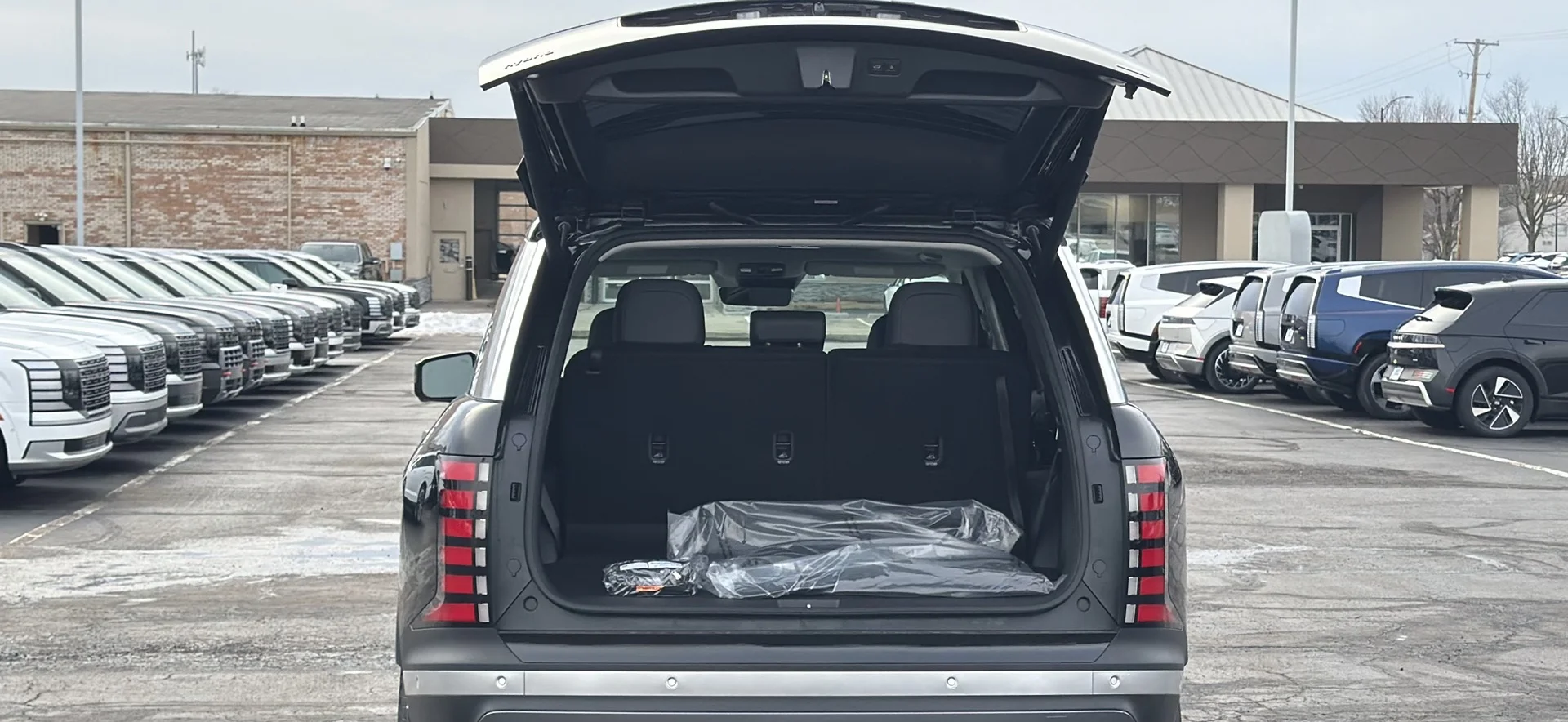 New 2026 Abyss Black Pearl Hyundai SEL Premium 7P image 7