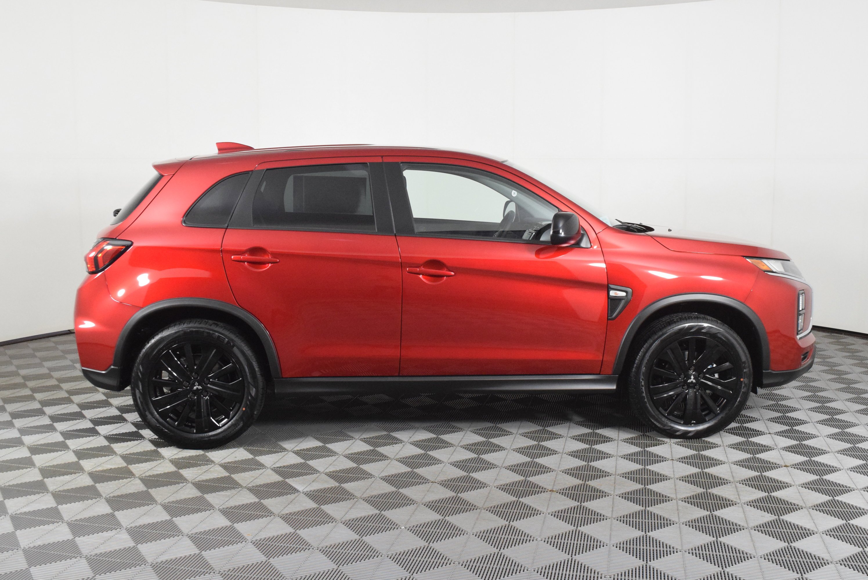 New 2026 Red Diamond Mitsubishi LE image 5