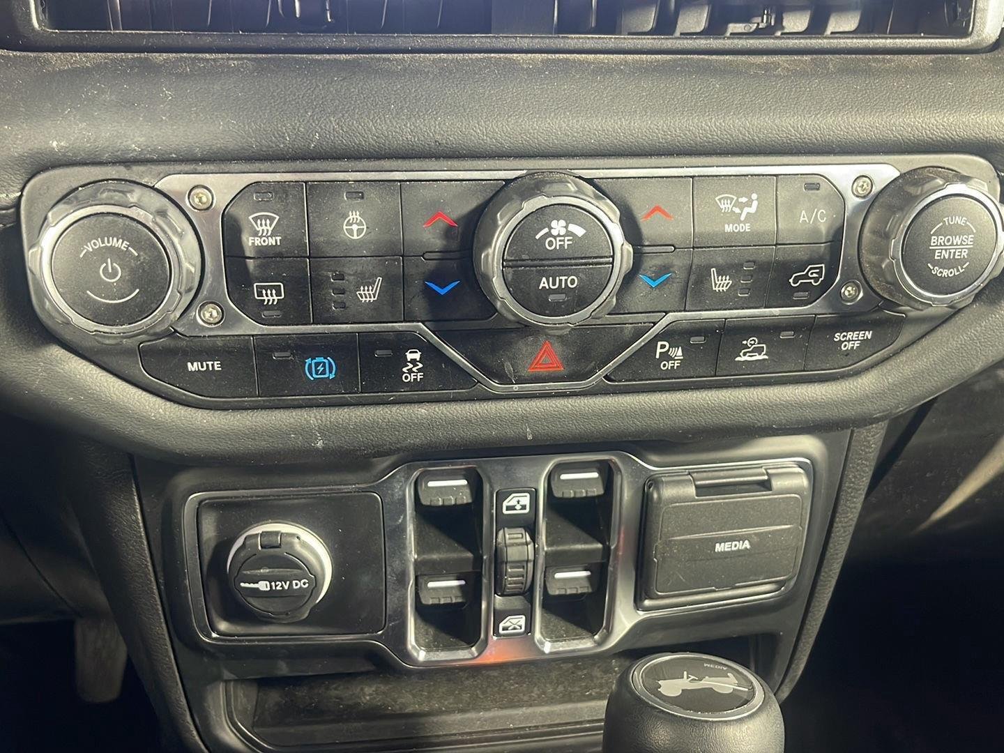 Used 2024 Silver Zynith Clearcoat Jeep High Altitude image 40