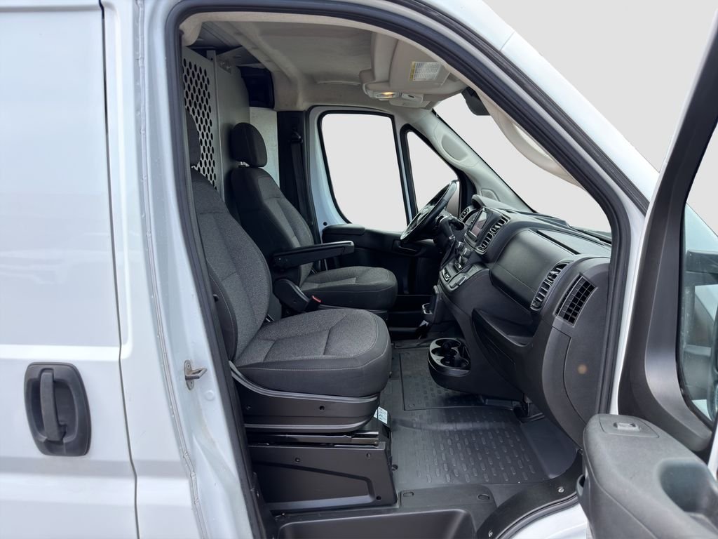 Used 2023 White Ram Base image 28