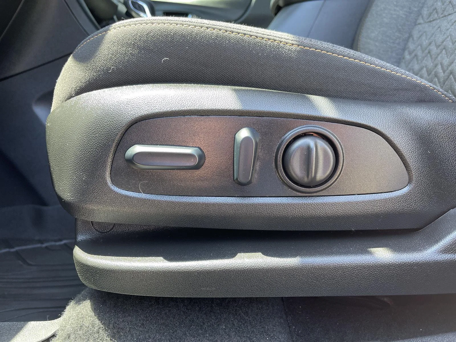 Used 2024 Summit White Chevrolet LT image 15