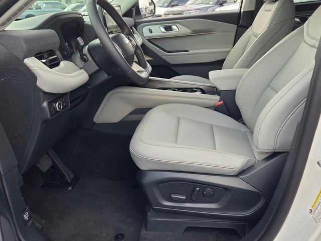 New 2026 Star White Metallic Tri-Coat Ford Active image 11